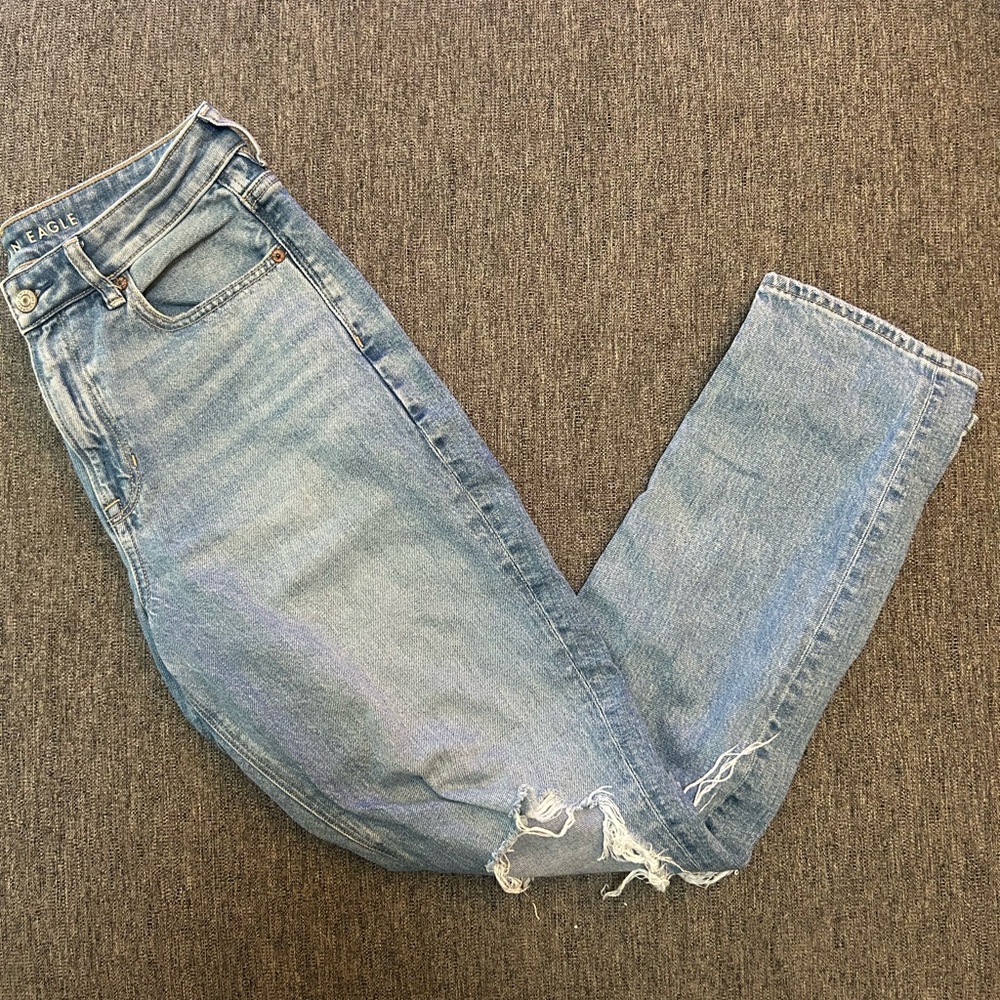 American Eagle Outfitters Light Blue Distressed Jean